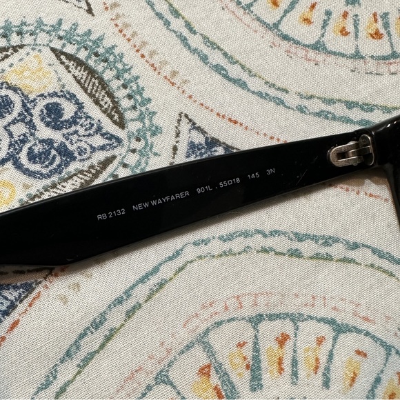 Ray Ban Rb2132 New Wayfarer Sunglasses